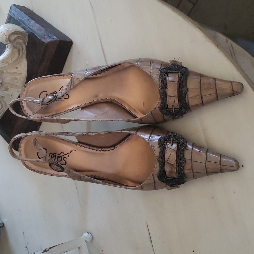 Heels - Picture 2 of 4